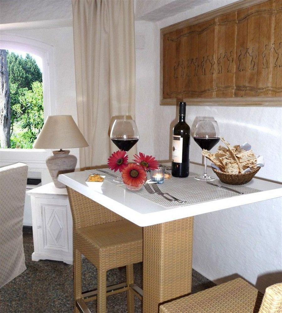 Hotel 3 Botti Baja Sardinia Exterior photo